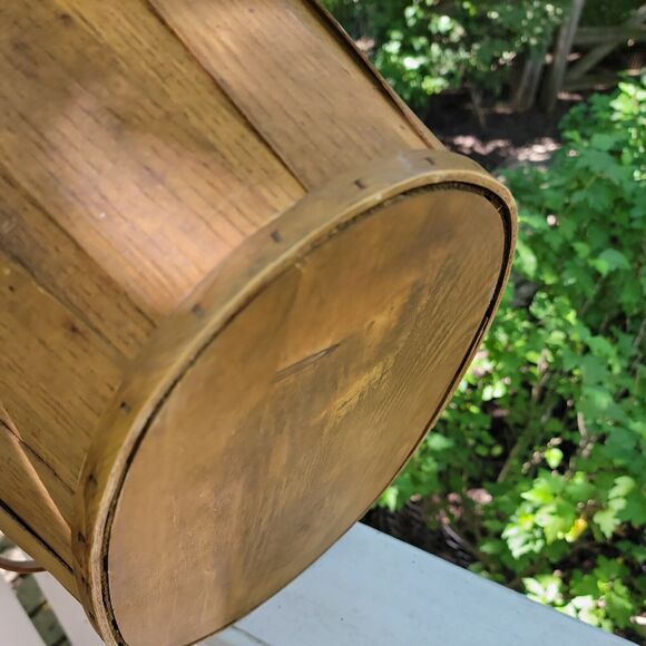 Basketville Vermont Picnic Basket Sturdy Vertical Slates Handles Apple Design - Picture 8 of 12